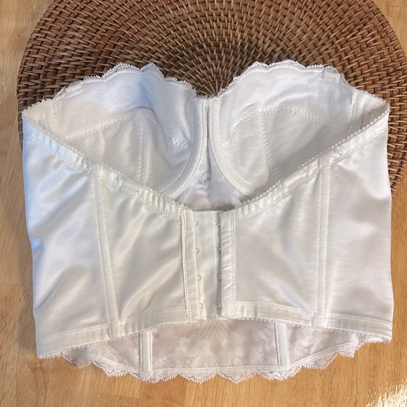 ⭐️ Vintage Lace Corset Bustier - Picture 3 of 5